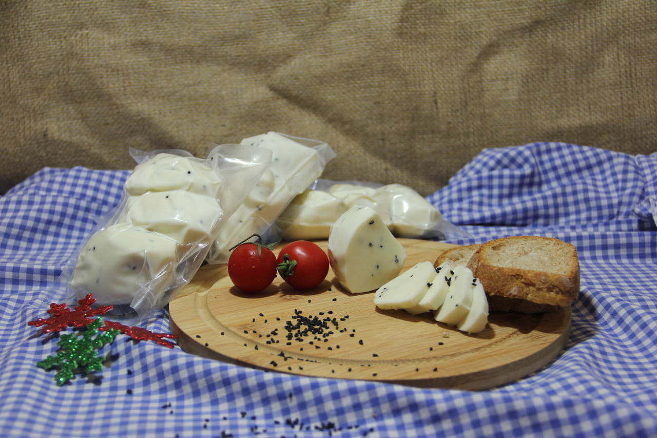 ÇÖREKOTLU SIKMA PEYNİR 500 GR